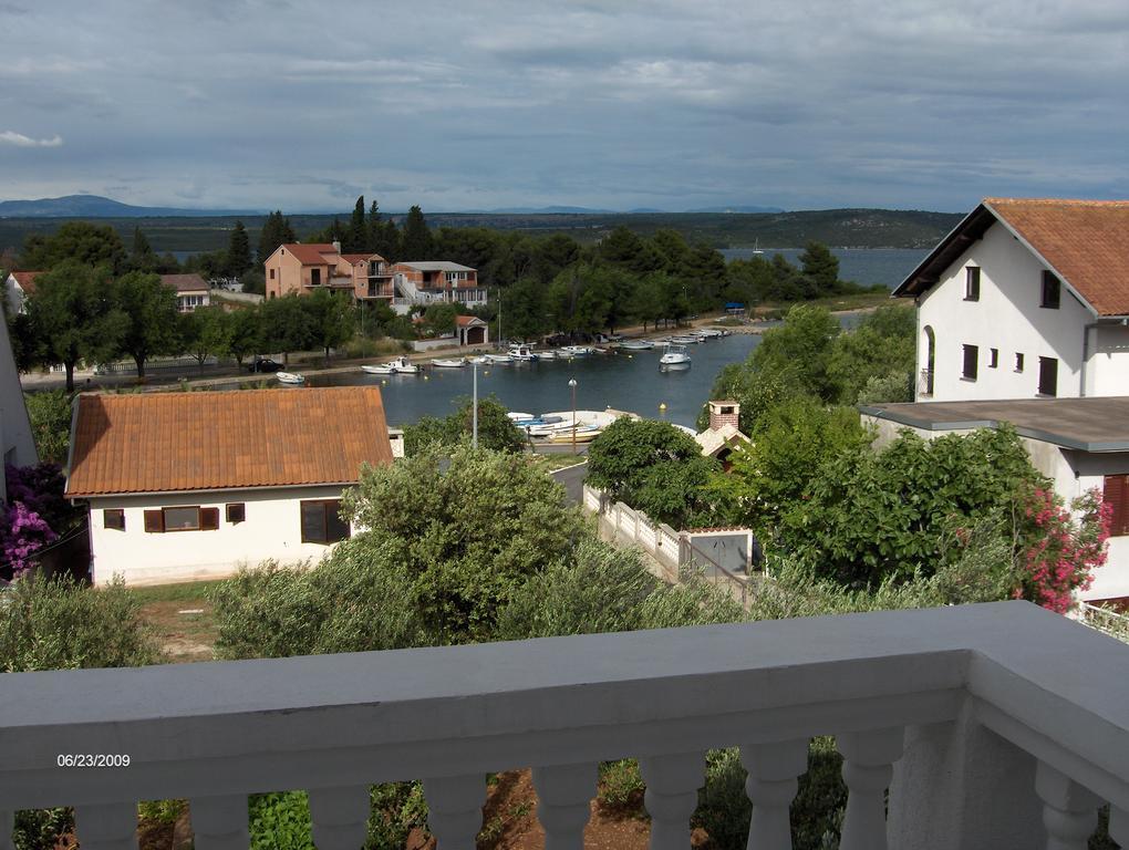 Apartment Raslina Pokoj fotografie