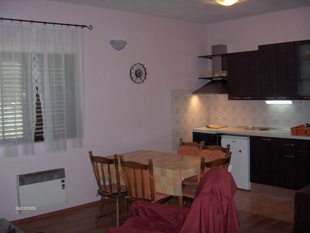 Apartment Raslina Pokoj fotografie